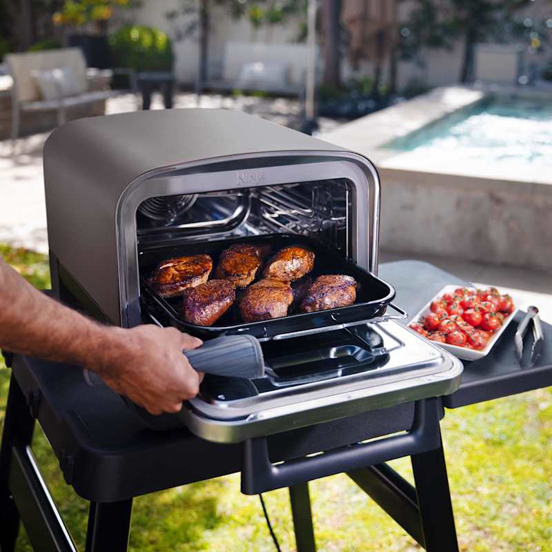 Ninja Woodfire™ 8-in-1 Outdoor Oven (With Premium Cover and Adjustable Stand)