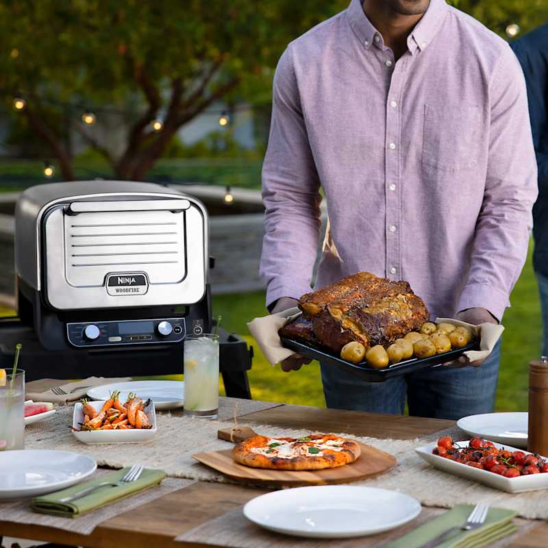 Ninja Woodfire™ 8-in-1 Outdoor Oven (With Premium Cover and Adjustable Stand)